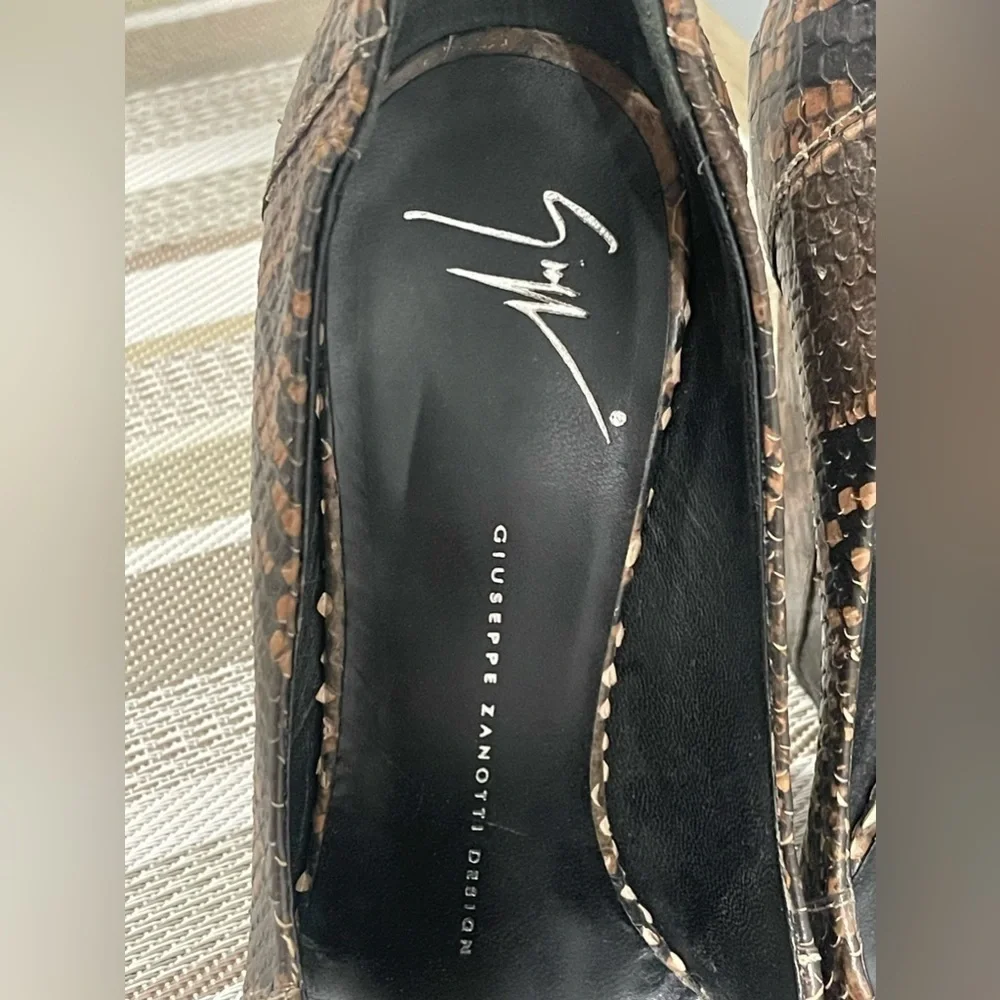 GIUSEPPE ZANOTTI JUSTIN Natural Londra Print Designer Pumps 8 1/2
